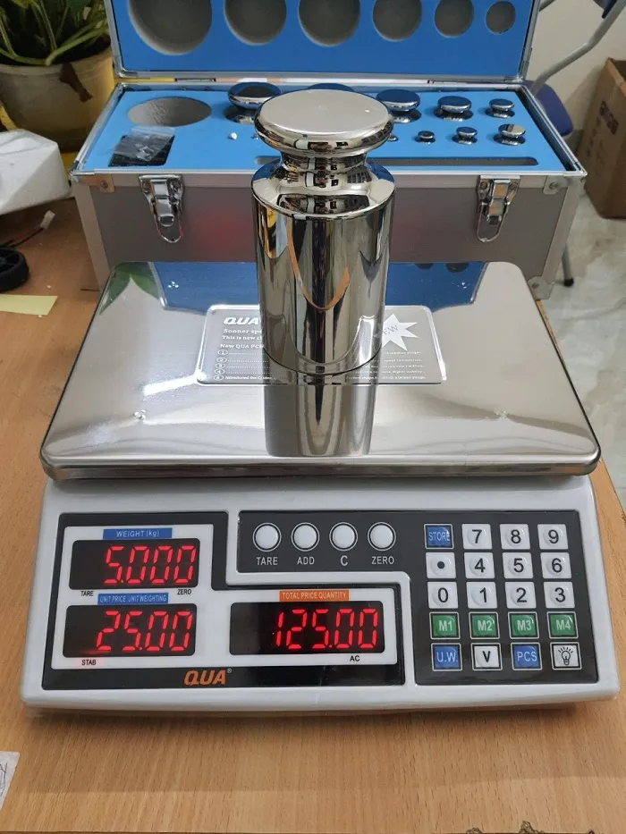 cân bàn 15kg giá rẻ QUA 810